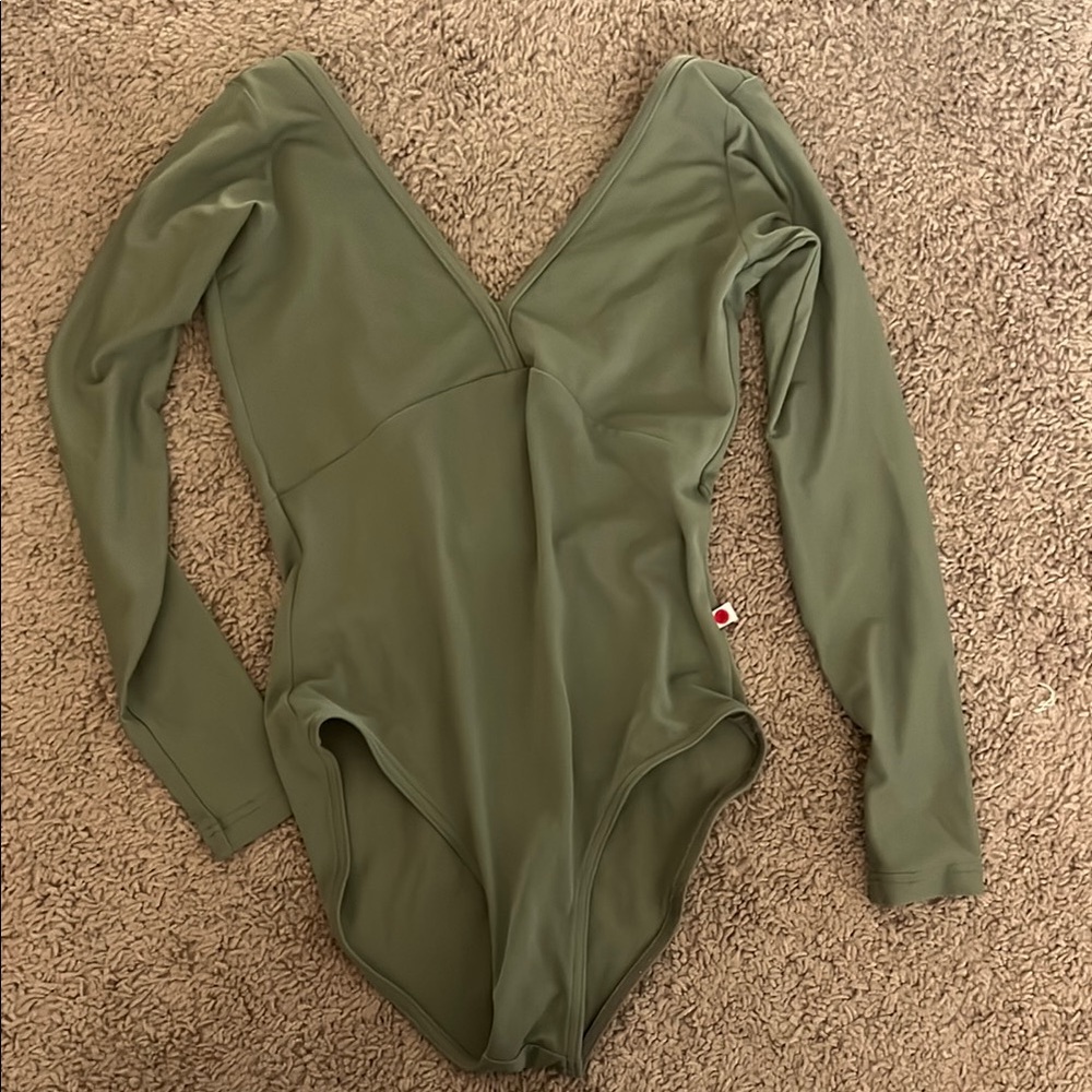 yumiko alicia long sleeve leotard size large